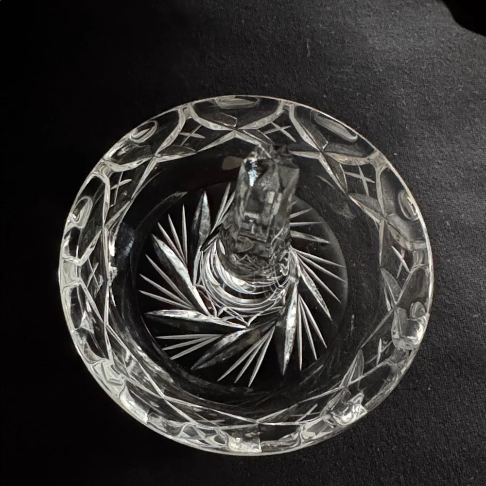 Vintage CRYSTAL RING HOLDER CLEAR CUT LIKE NEW